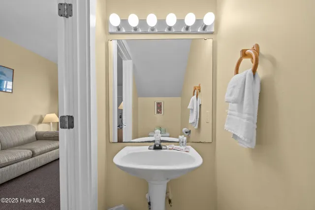 $115,000 | 305 South Avenue, Unit 33, Oriental, NC 28571