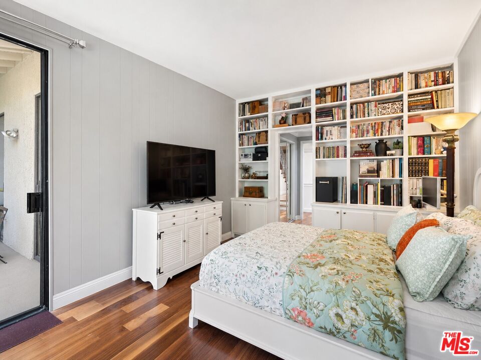 1114 Las Riendas Way Pasadena, CA 91107 - Photo 5 of 20 a bedroom with a bed and flat screen tv