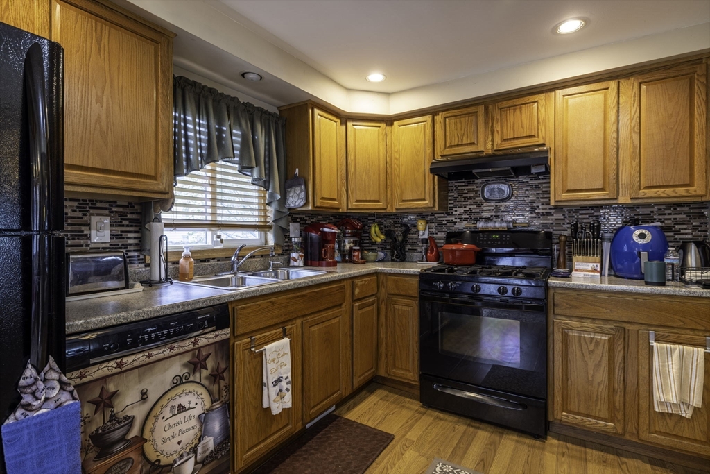535 Ridge Street Fall River, MA 02724 - Photo 8 of 32 Gallery Image 8