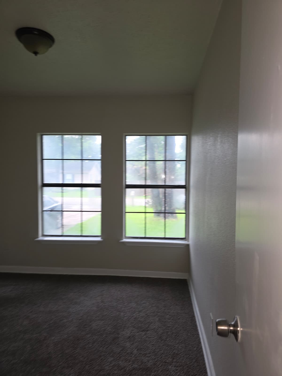 242 Bolden Street Houston, TX 77029 - Photo 21 of 24 an empty room with a window