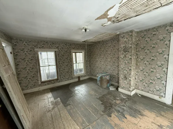 $120,000 | 62 North Main Street, Mechanic Falls, ME 04256