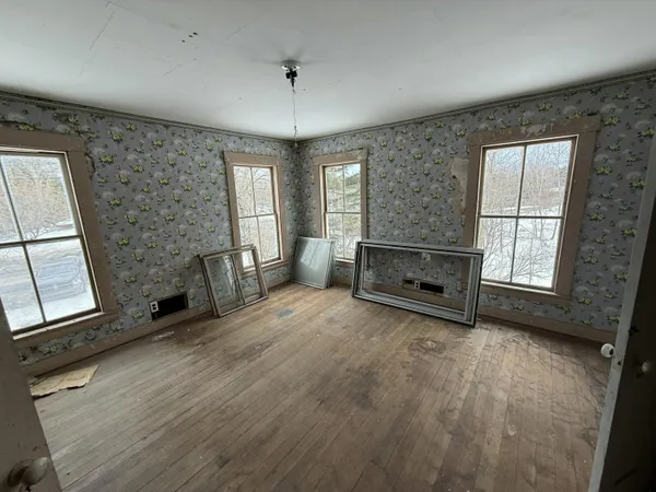 $120,000 | 62 North Main Street, Mechanic Falls, ME 04256