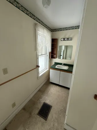 $120,000 | 62 North Main Street, Mechanic Falls, ME 04256