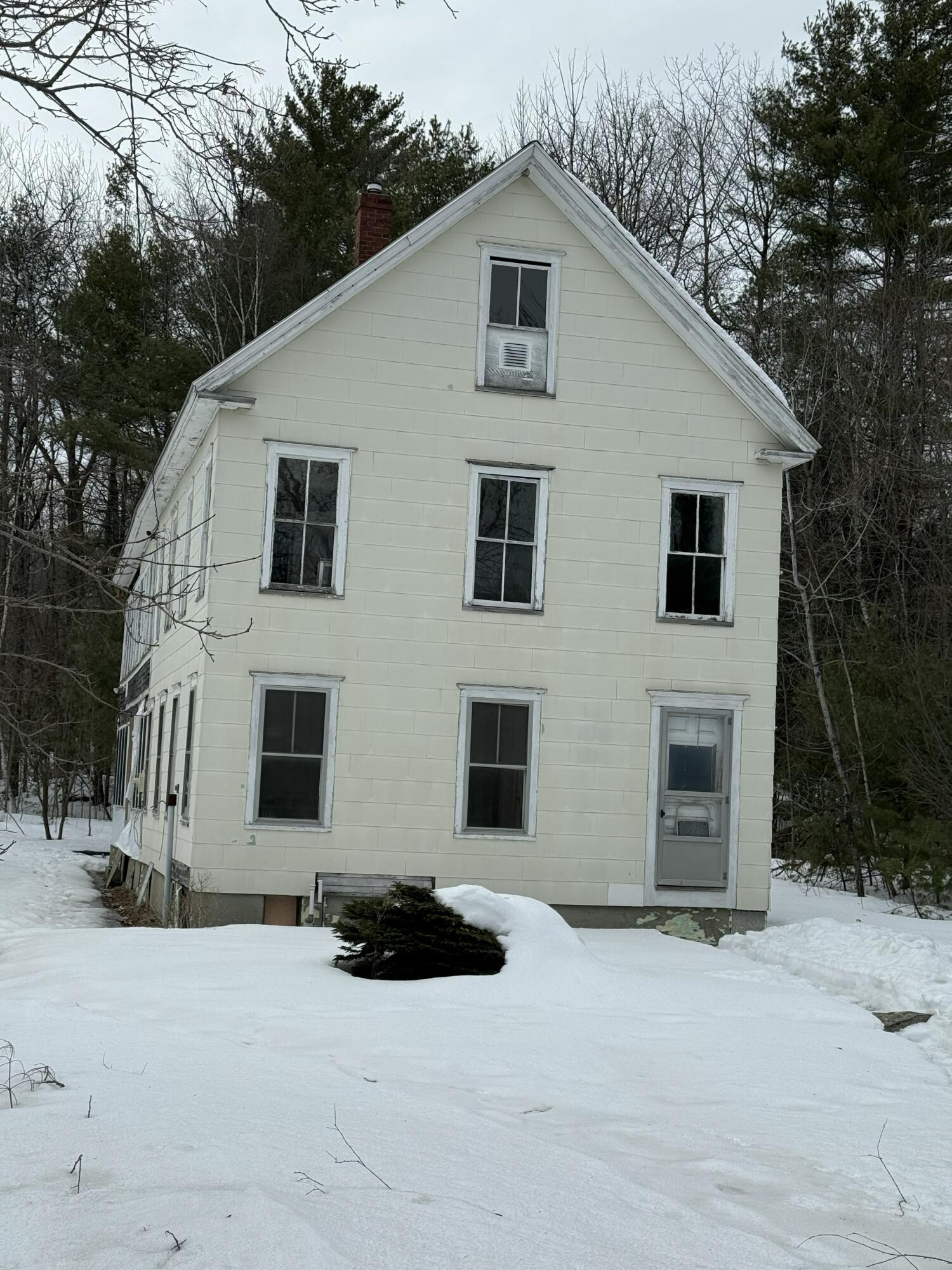 62 North Main Street Mechanic Falls, ME 04256 - Photo 4 of 37 IMG_5239