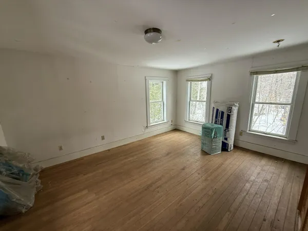 $120,000 | 62 North Main Street, Mechanic Falls, ME 04256