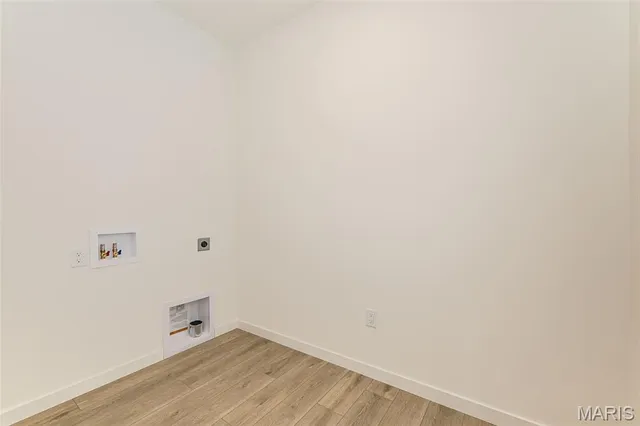 $698,900 | 6804 Snowy Owl Lane, St. Louis, MO 63123