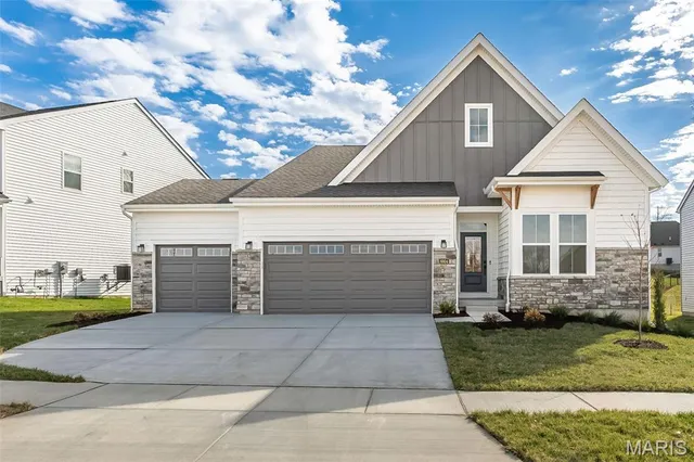 $698,900 | 6804 Snowy Owl Lane, St. Louis, MO 63123