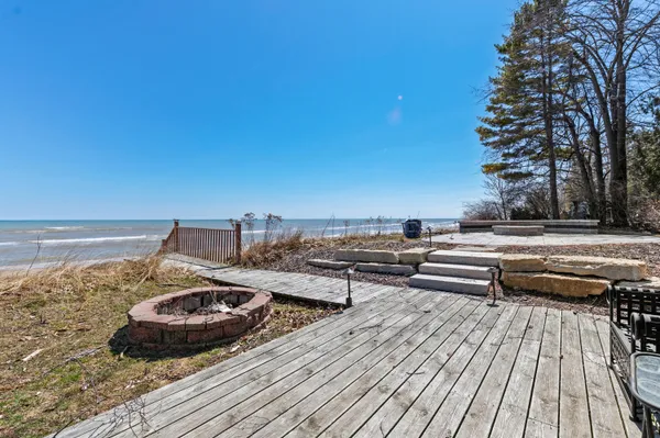 $1,650,000 | 6576 Silver Beach North, Unit 6577, Cedar Grove, WI 53013