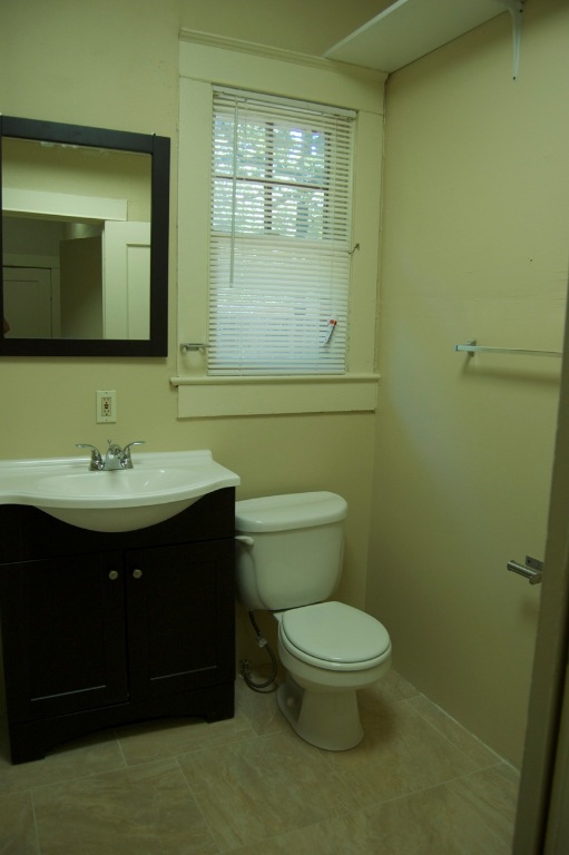 403 East 35th Street Austin, TX 78705 - Photo 3 of 14 a bathroom with a sink toilet and mirror