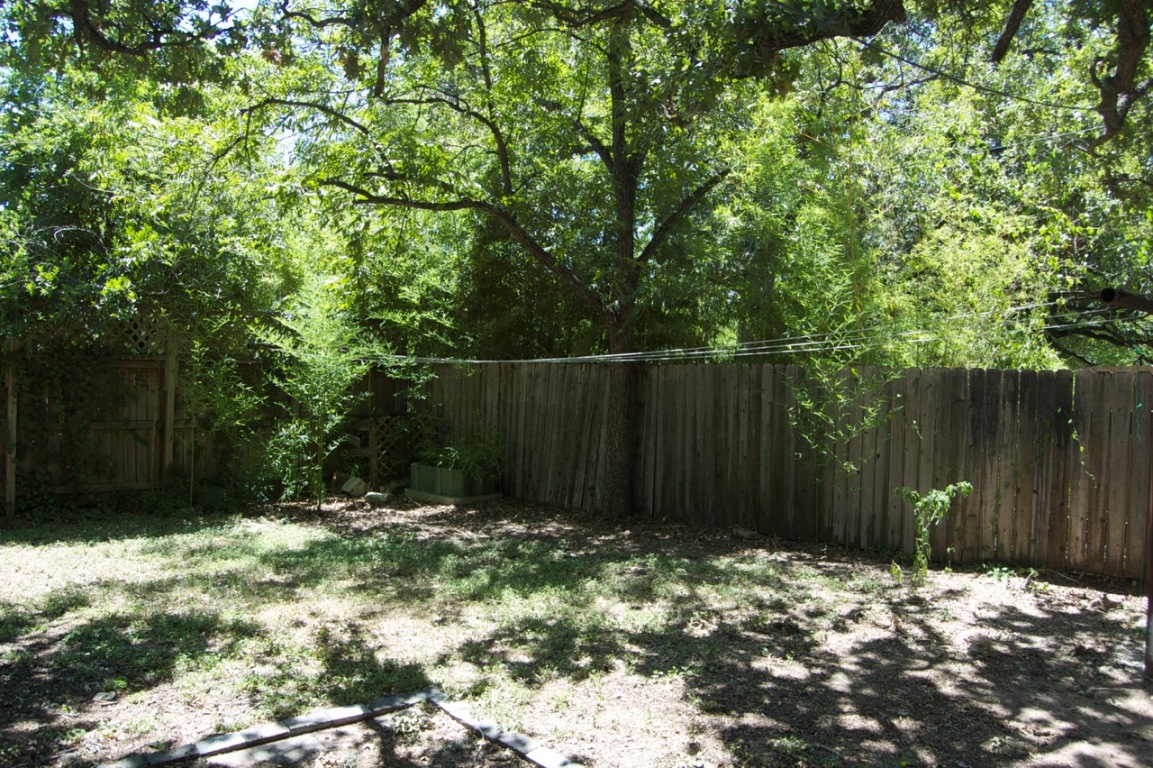 403 East 35th Street Austin, TX 78705 - Photo 10 of 14 a view of wooden fence
