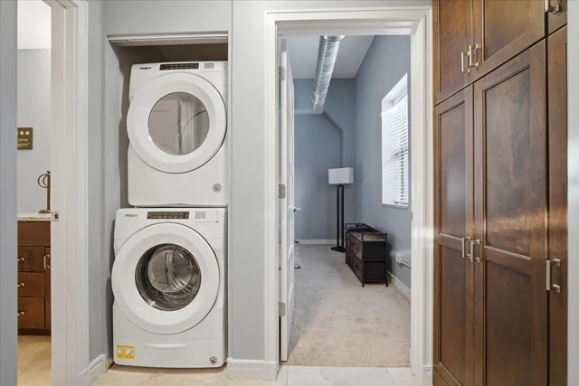 $169,995 | 212 North Center Street, Unit 302, Bloomington, IL 61701