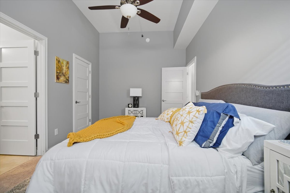 212 North Center Street, Unit 302 Bloomington, IL 61701 - Photo 14 of 30