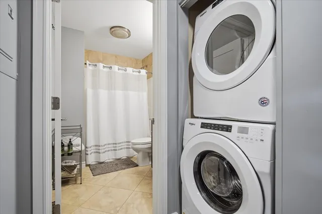 $169,995 | 212 North Center Street, Unit 302, Bloomington, IL 61701