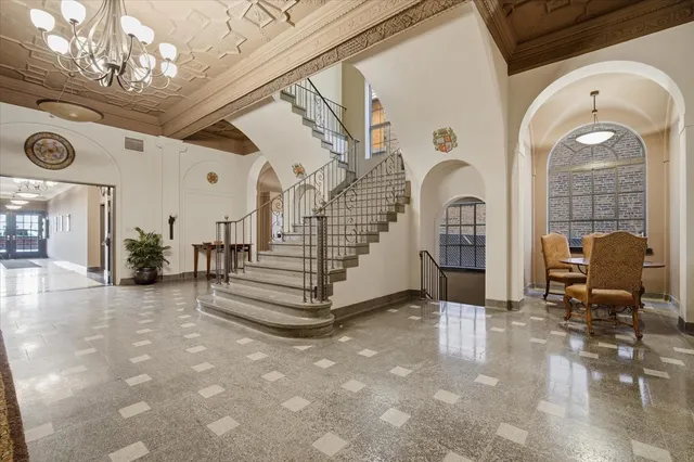 $169,995 | 212 North Center Street, Unit 302, Bloomington, IL 61701