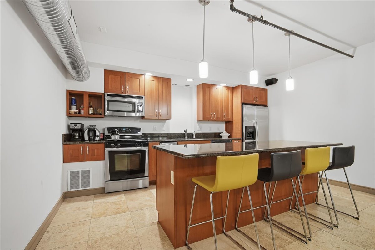 212 North Center Street, Unit 302 Bloomington, IL 61701 - Photo 26 of 30