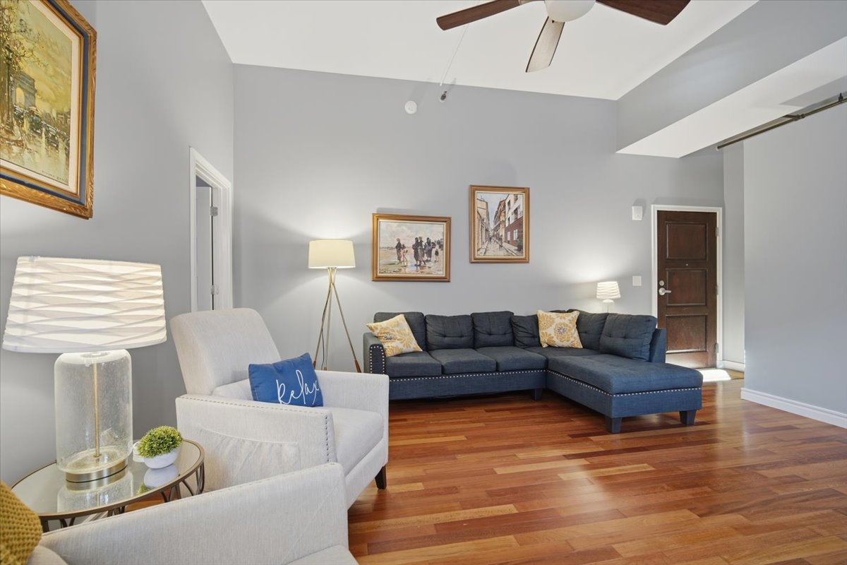 212 North Center Street, Unit 302 Bloomington, IL 61701 - Photo 6 of 30