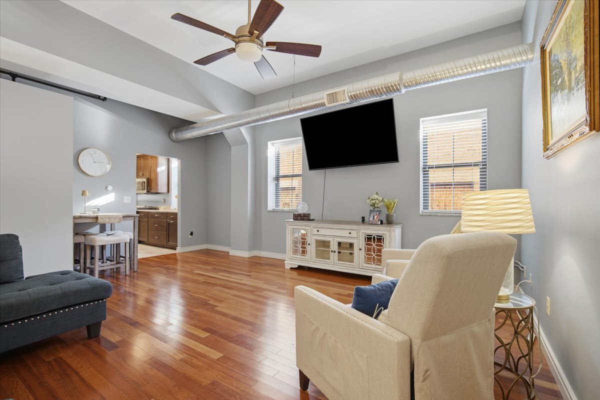 212 North Center Street, Unit 302 Bloomington, IL 61701 - Photo 7 of 30