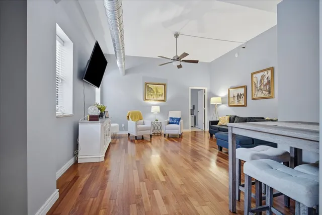 $169,995 | 212 North Center Street, Unit 302, Bloomington, IL 61701