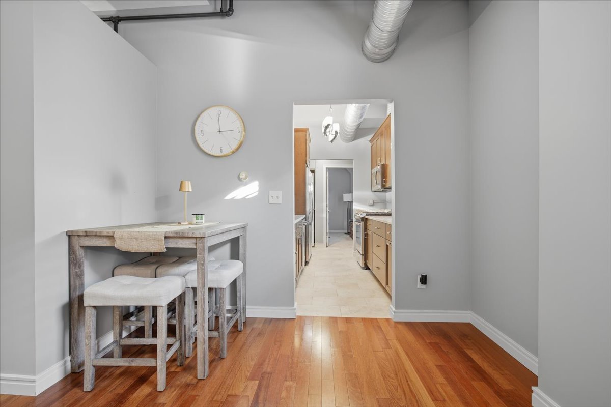 212 North Center Street, Unit 302 Bloomington, IL 61701 - Photo 9 of 30