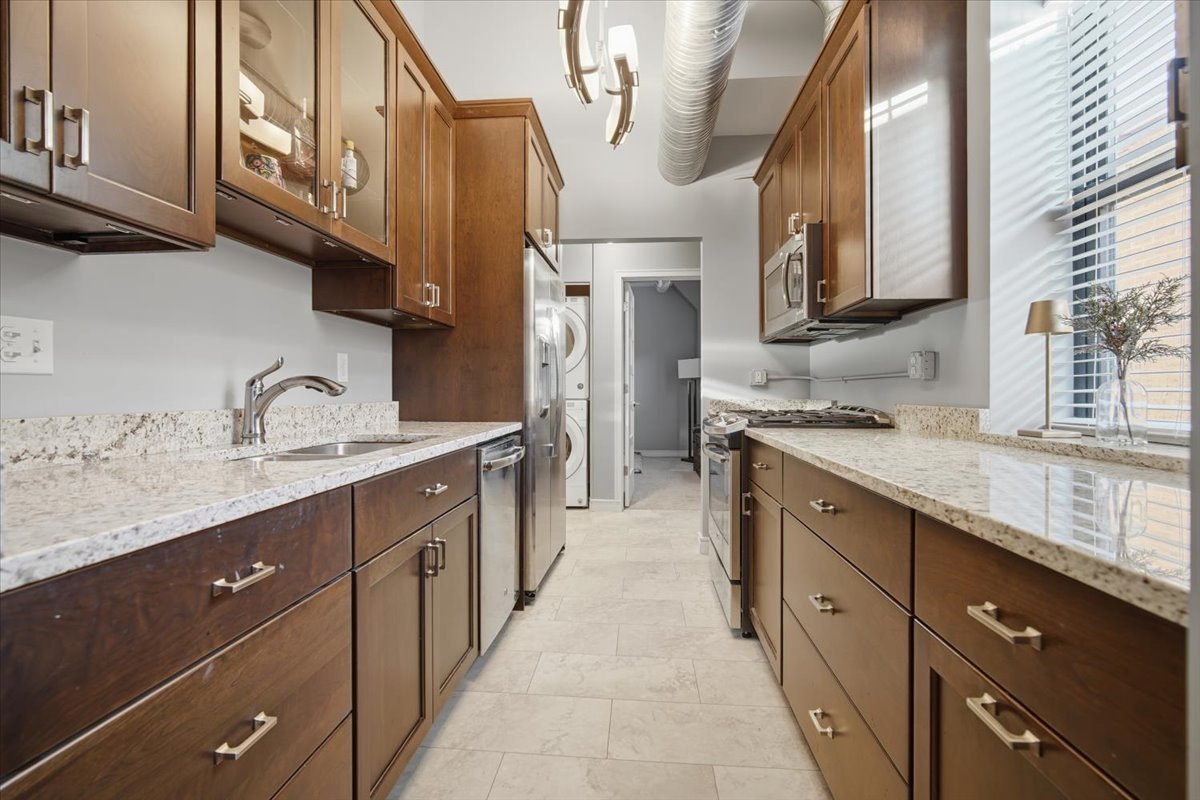 212 North Center Street, Unit 302 Bloomington, IL 61701 - Photo 10 of 30