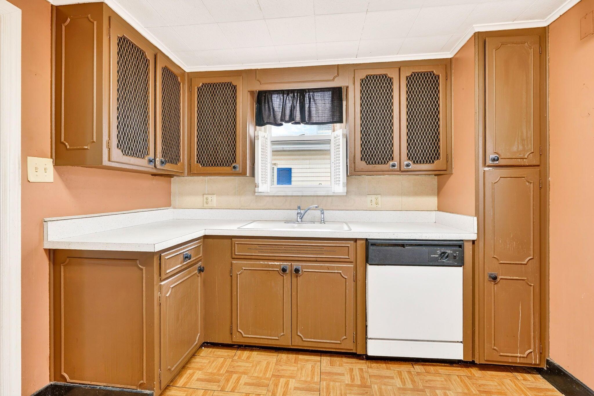 575 Chestershire Road Columbus, OH 43204 - Photo 6 of 29 575 Chestershire Road40