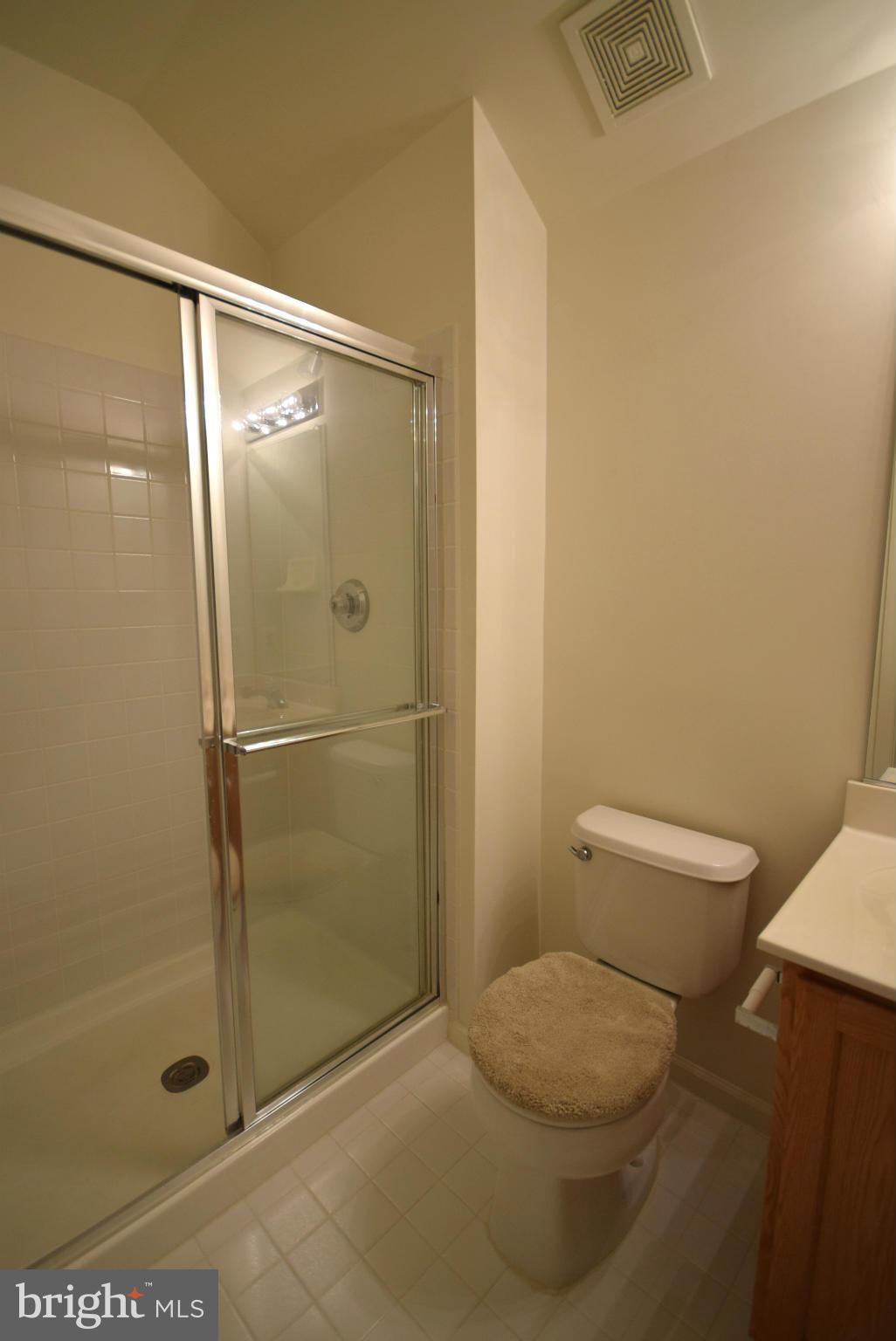 5810 Summers Grove Road Alexandria, VA 22304 - Photo 18 of 26 Bath