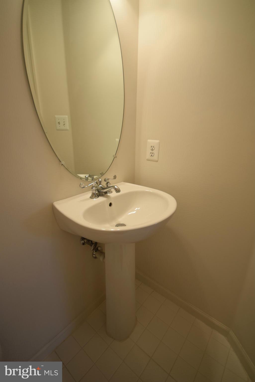 5810 Summers Grove Road Alexandria, VA 22304 - Photo 5 of 26 Bath
