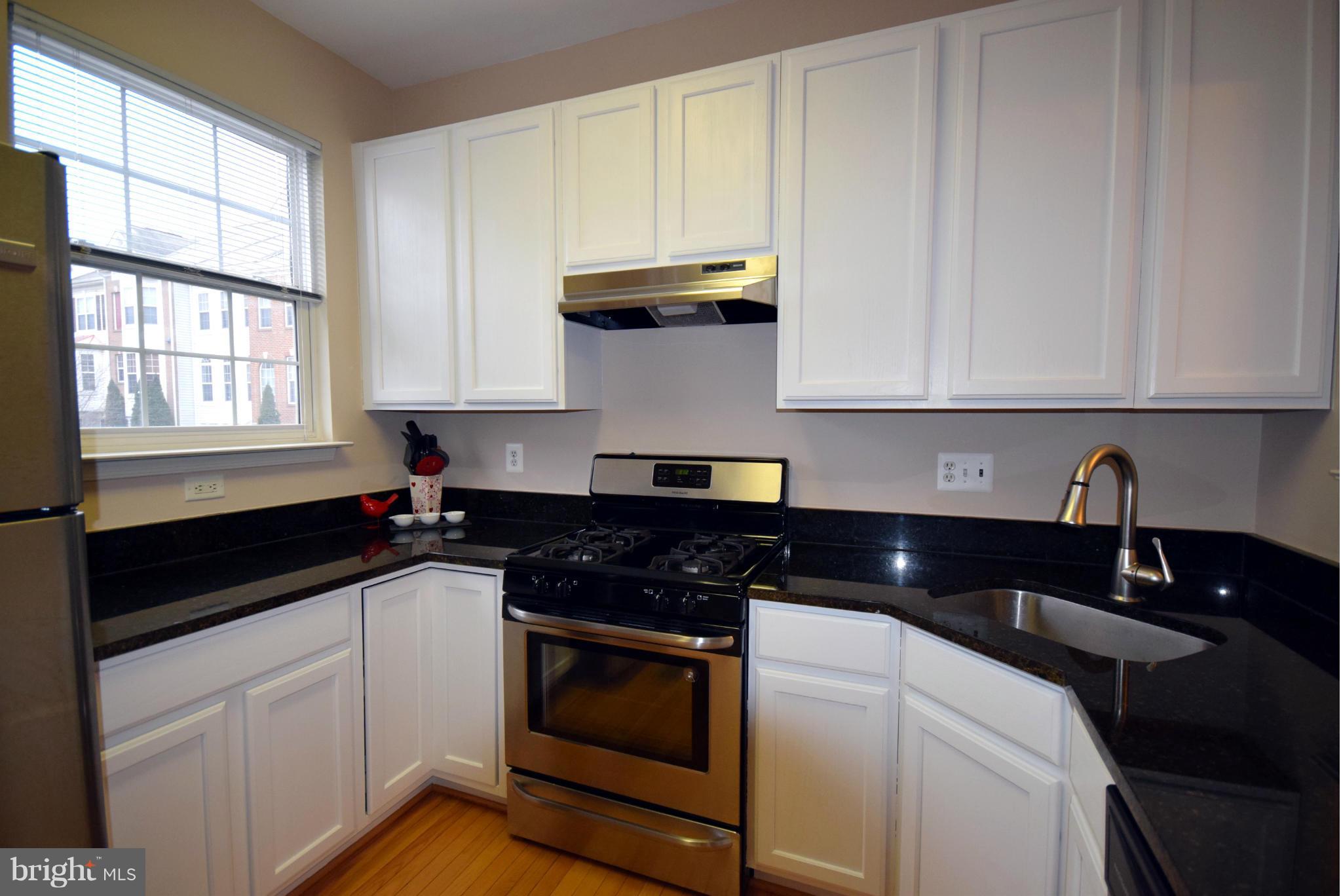 5810 Summers Grove Road Alexandria, VA 22304 - Photo 6 of 26 Kitchen