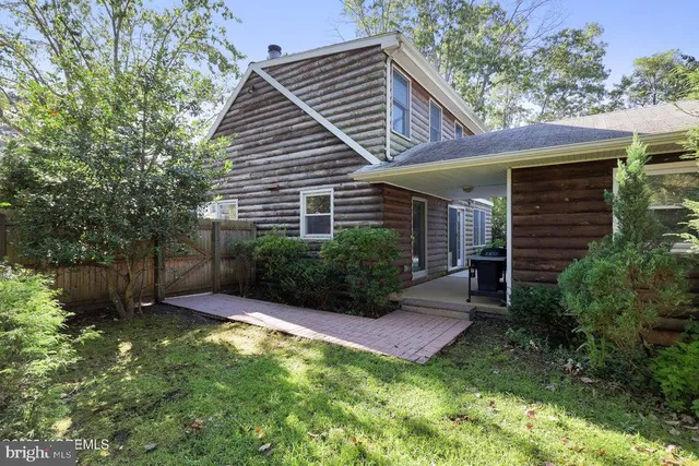 a wooden bench sitting in front of a building