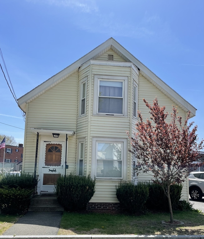 15 Green Street Reading, MA 01867 - Photo 2 of 34 a front view of a house with garden