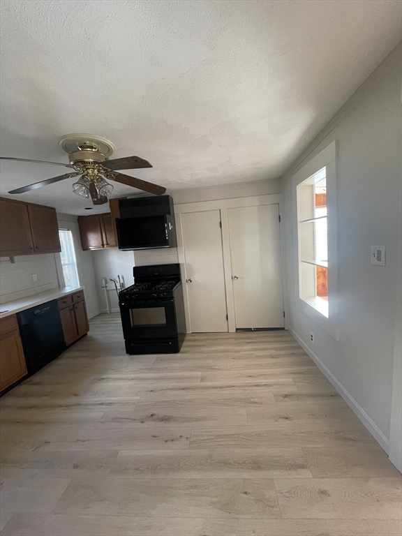 15 Green Street Reading, MA 01867 - Photo 7 of 34 a view of a livingroom with furniture