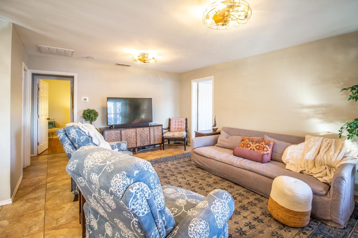 148 Pony Express Trail Lubbock, TX 79404 - Photo 6 of 29 a living room with furniture and a flat screen tv