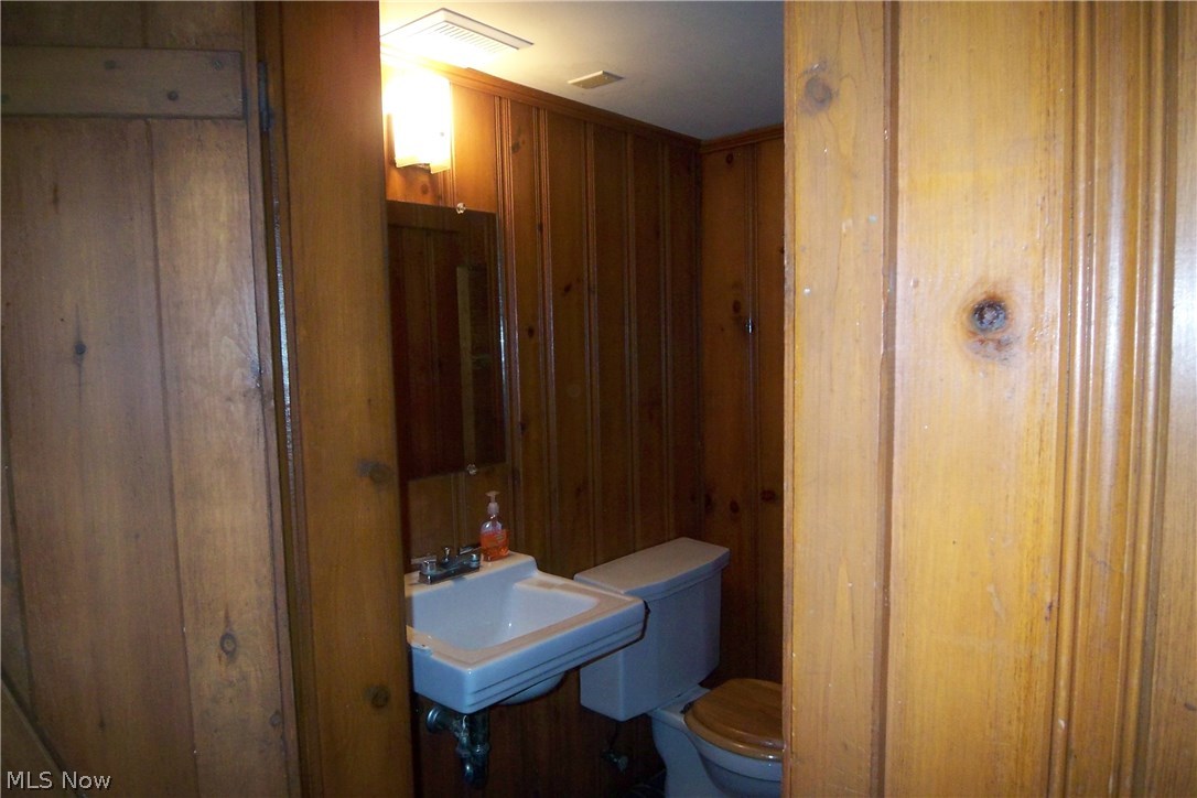 17480 Shelburne Road Cleveland, OH 44118 - Photo 24 of 32 Gallery Image 24