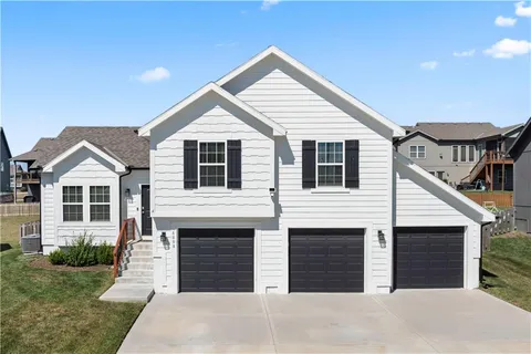 $405,000 | 6008 Northeast 119th Street, Kansas City, MO 64156