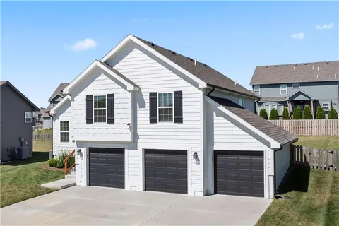 $405,000 | 6008 Northeast 119th Street, Kansas City, MO 64156