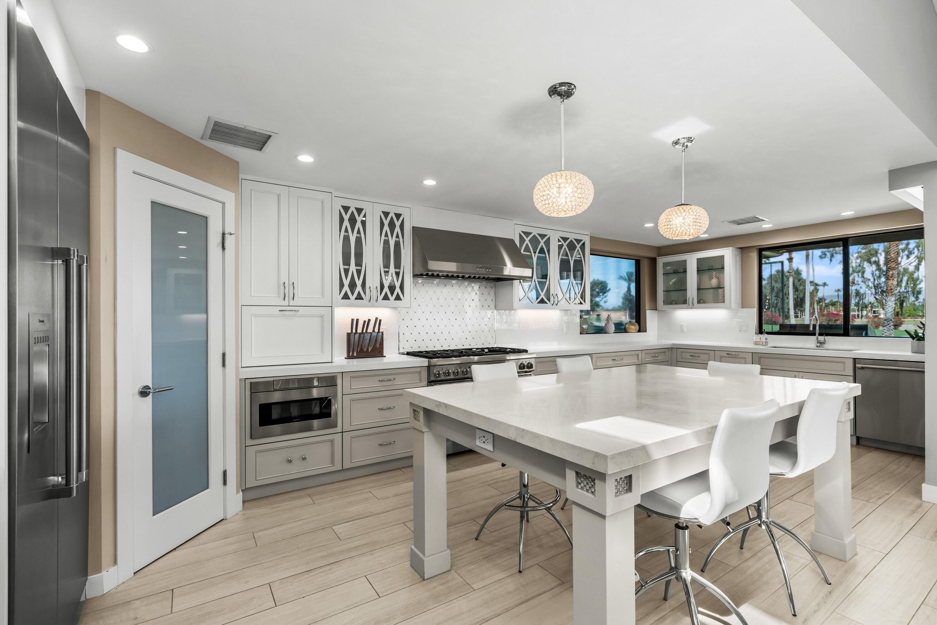 33 Medina Way Rancho Mirage, CA 92270 - Photo 8 of 30 010_33medinaway11_333