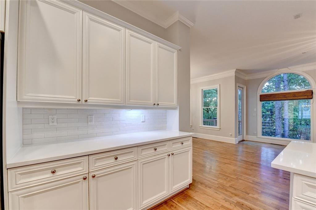 260 Lake Summit View Atlanta, GA 30342 - Photo 11 of 53