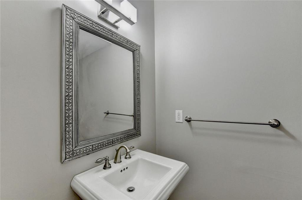 260 Lake Summit View Atlanta, GA 30342 - Photo 12 of 53