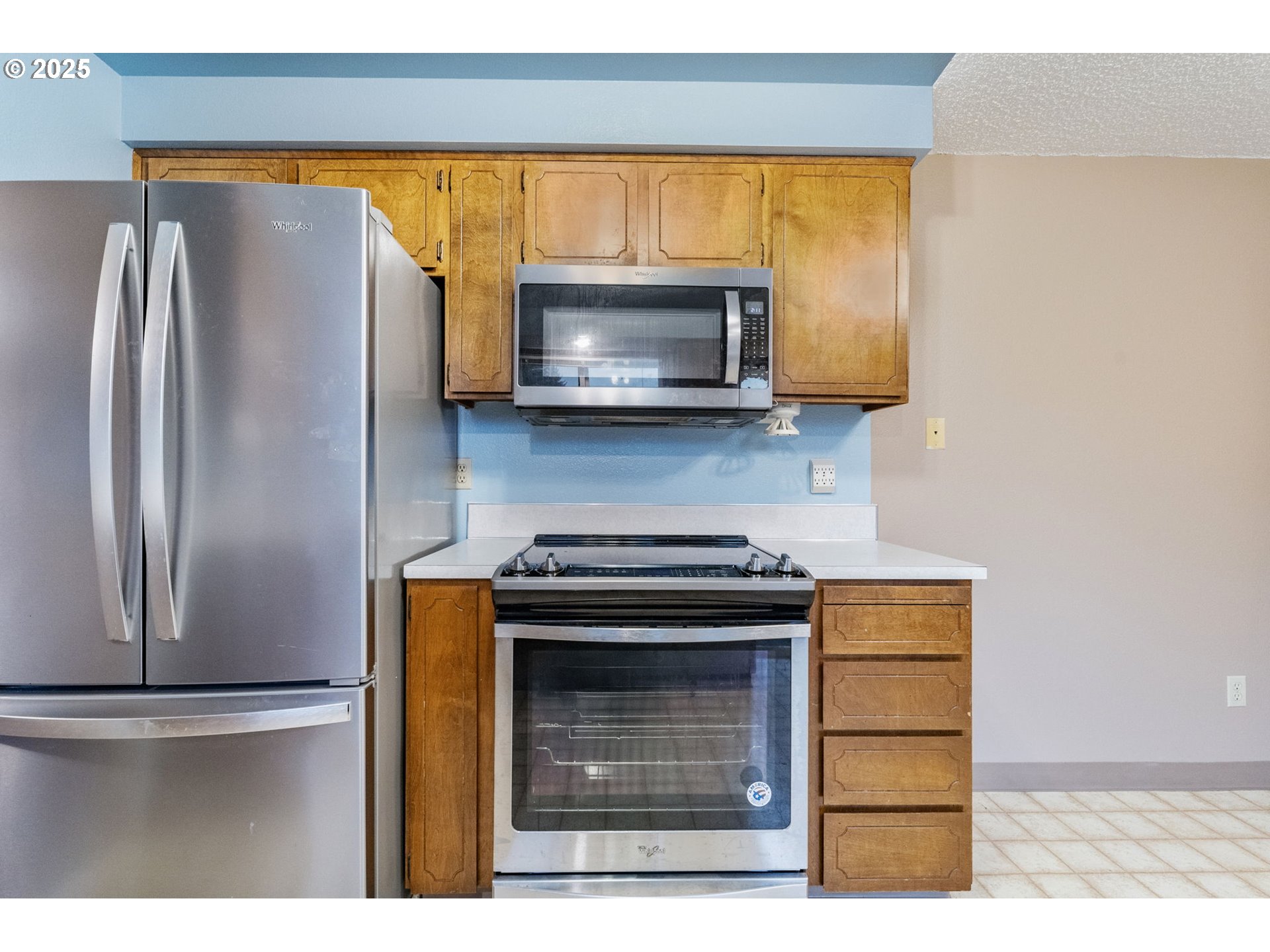 470 Southwest 194th Court Beaverton, OR 97006 - Photo 12 of 31 a kitchen with a refrigerator stove and microwave