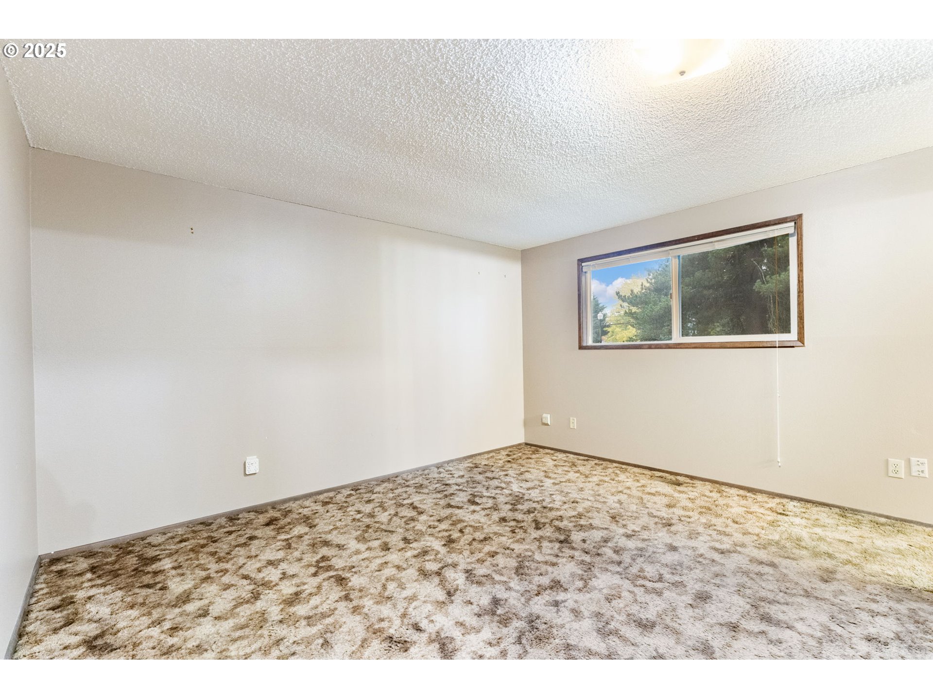 470 Southwest 194th Court Beaverton, OR 97006 - Photo 16 of 31 a view of an empty room and window