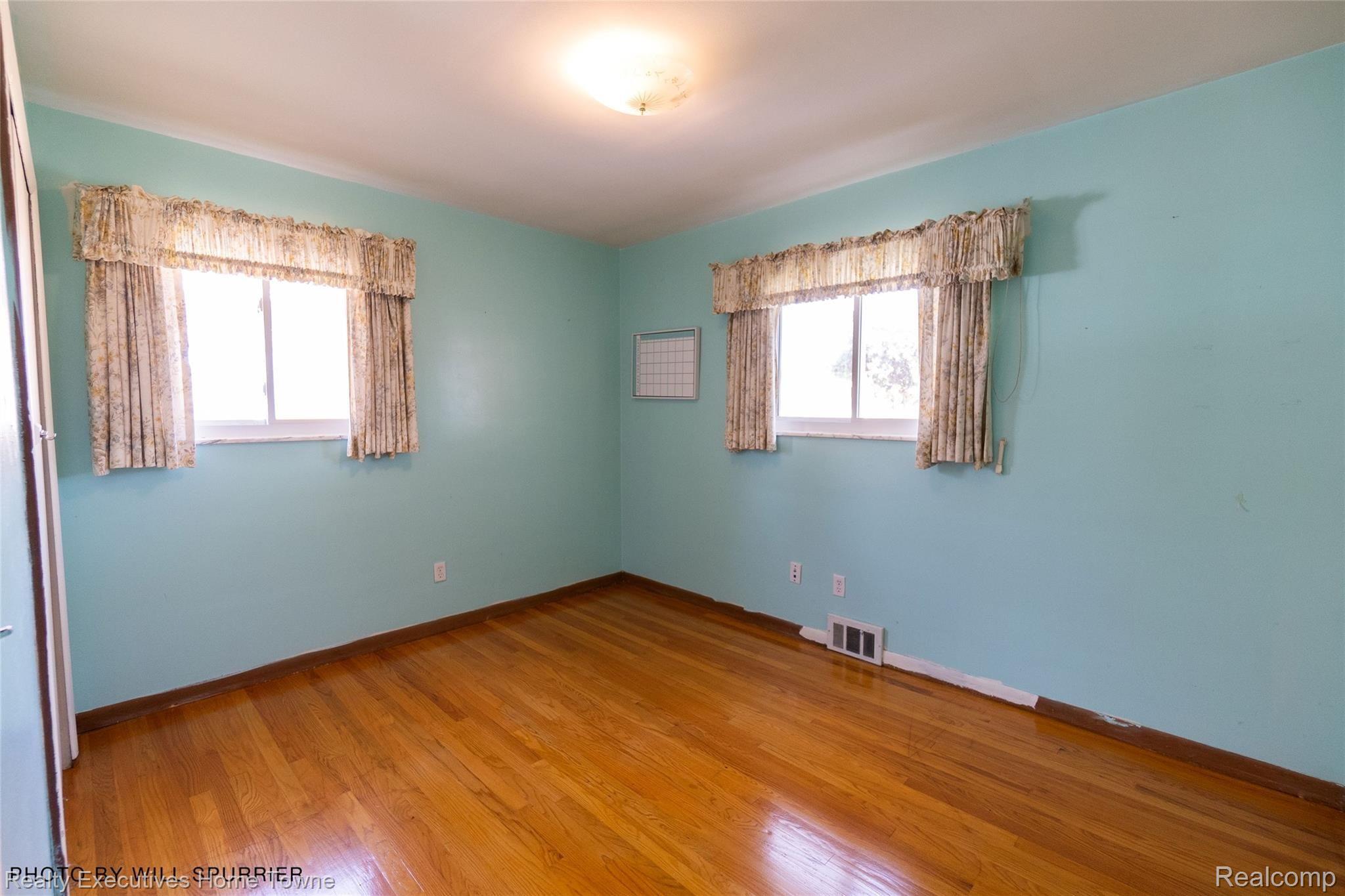 11420 Racine Road Warren, MI 48093 - Photo 25 of 35 Bedroom3(1).jpg