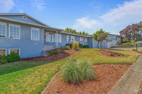 $520,000 | 2901 Knoll Crest Drive, Lewiston, ID 83501