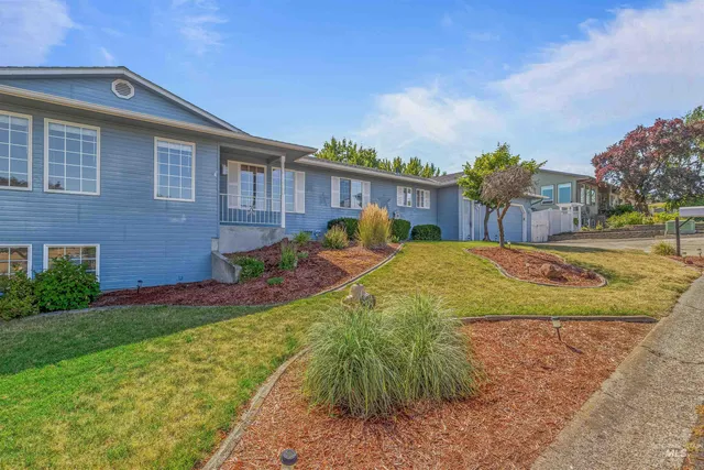 $520,000 | 2901 Knoll Crest Drive, Lewiston, ID 83501