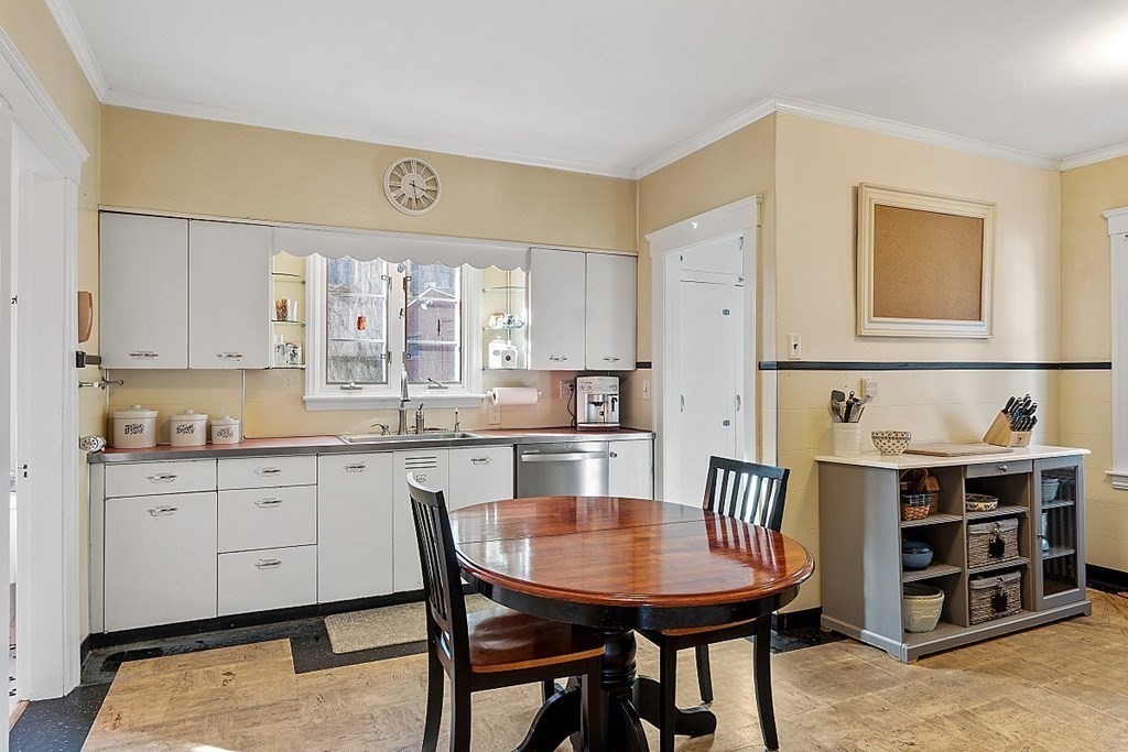 14 Montvale Road Worcester, MA 01609 - Photo 18 of 38 Gallery Image 18