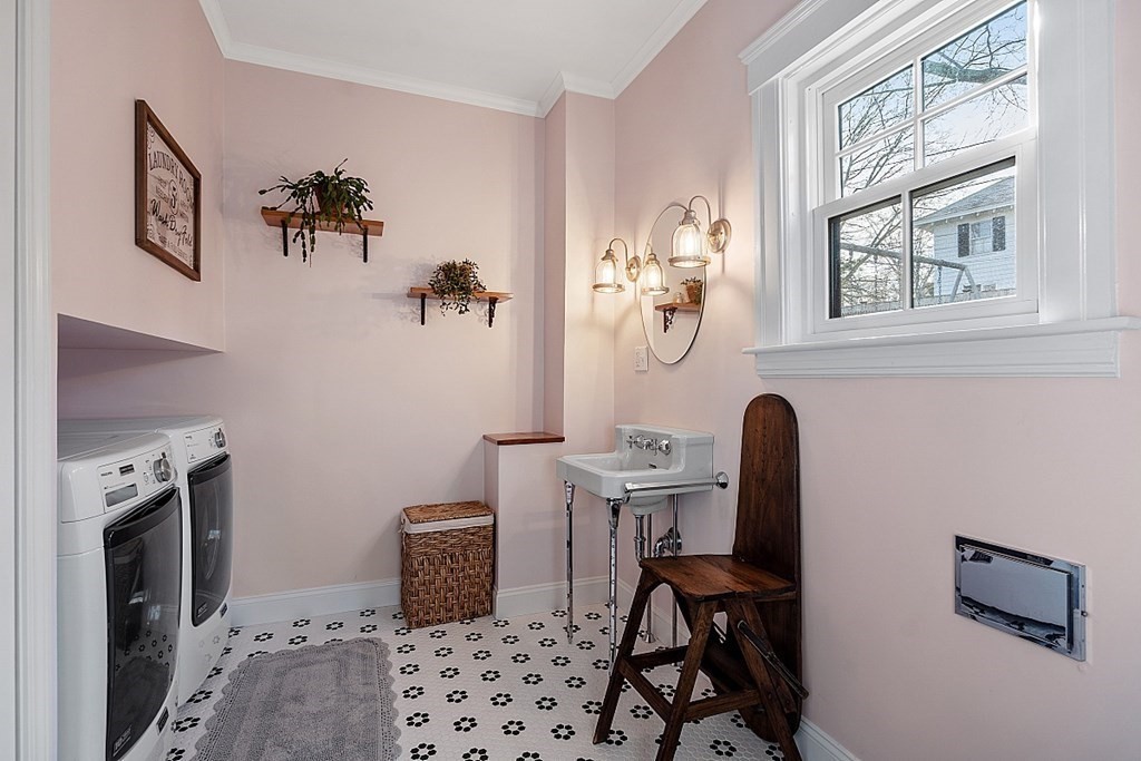 14 Montvale Road Worcester, MA 01609 - Photo 21 of 38 Gallery Image 21