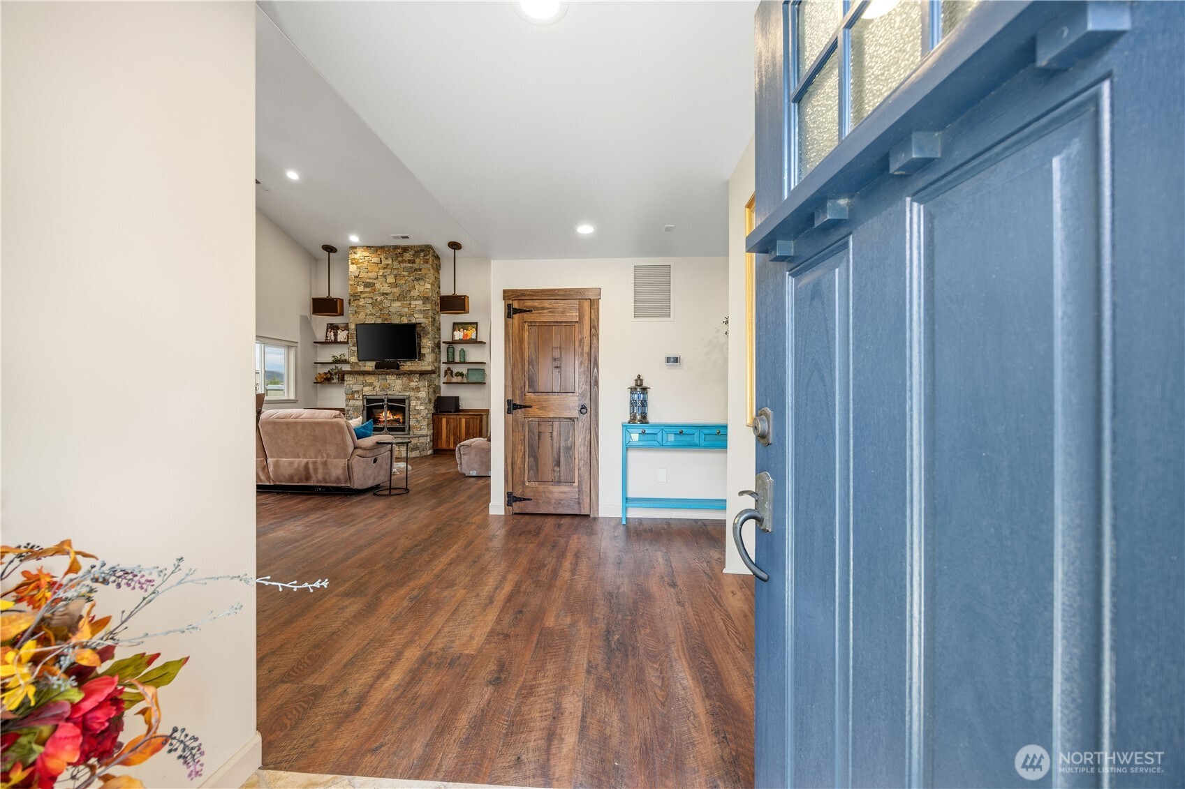 2 Playland Court Orondo, WA 98843 - Photo 29 of 40 a living room with furniture and a wooden floor