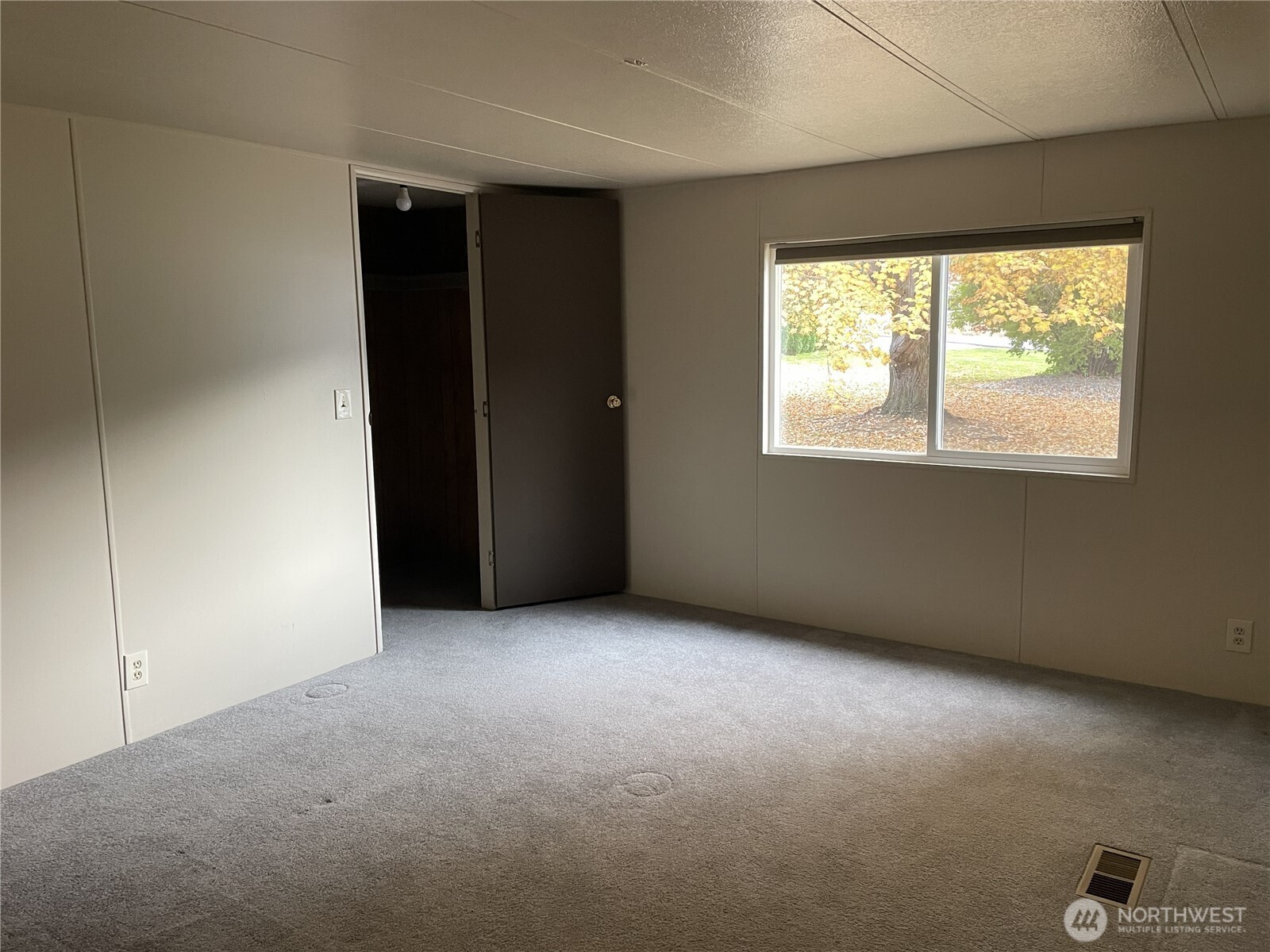 2 Playland Court Orondo, WA 98843 - Photo 39 of 40 an empty room with windows