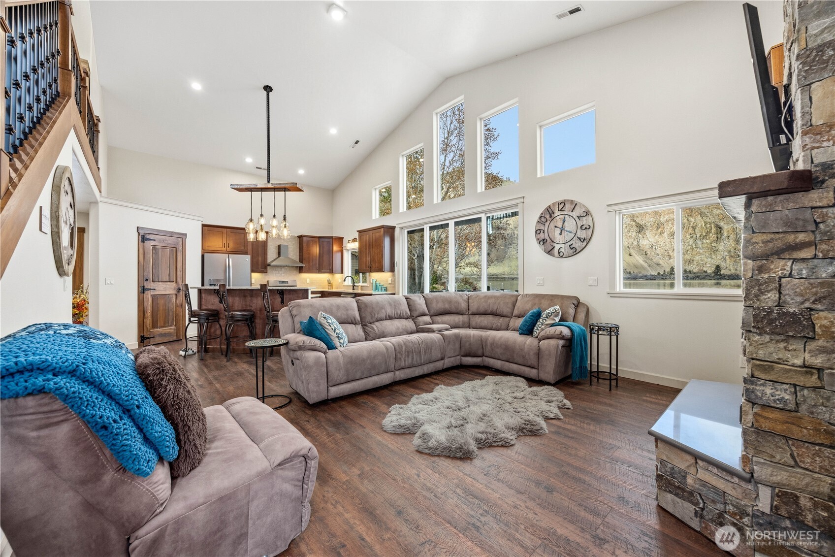 2 Playland Court Orondo, WA 98843 - Photo 10 of 40 a living room with furniture and wooden floor