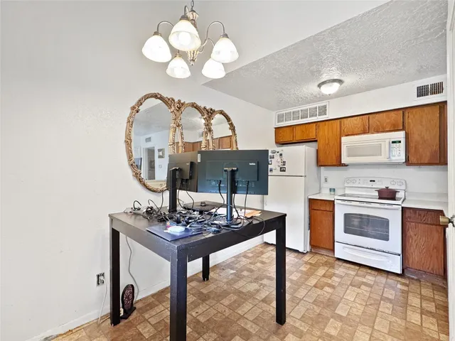 $1,000 | 2021 Spenwick Drive, Unit 227, Houston, TX 77055