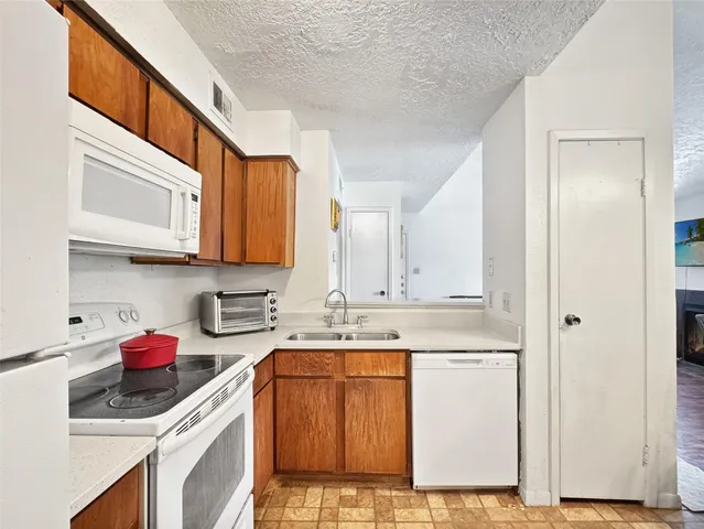 $1,000 | 2021 Spenwick Drive, Unit 227, Houston, TX 77055